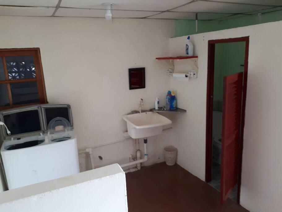 Gia'S Garage & Home For Bocas Travelers Almirante Extérieur photo