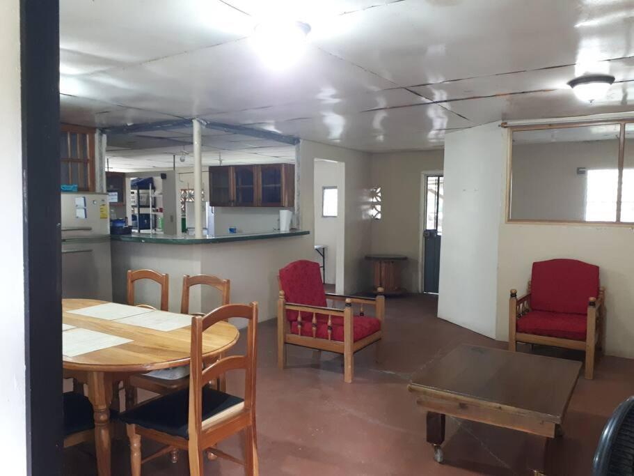 Gia'S Garage & Home For Bocas Travelers Almirante Extérieur photo